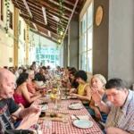 Tavoli allestiti per il pranzo di fine anno ELO ETS – Cascina Biblioteca Milano