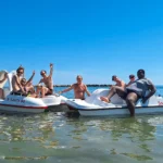 Ragazzi durante attività in mare su pedalò a Igea Marina durante la vacanza inclusiva ELO Epilessia Lombardia ETS primavera 2026