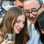 Vacanze estive ELO 2026 – brindisi e sorrisi di gruppo tra i partecipanti a Cantalupa